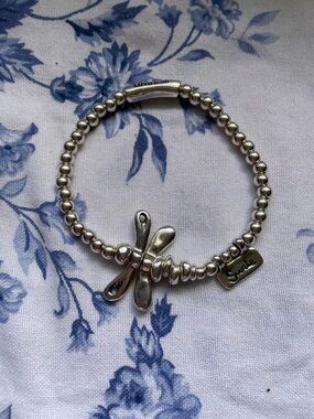 UNO de 50 STERLING SILVER PLATED DRAGONFLY STRETCH BRACELET.  NWOT